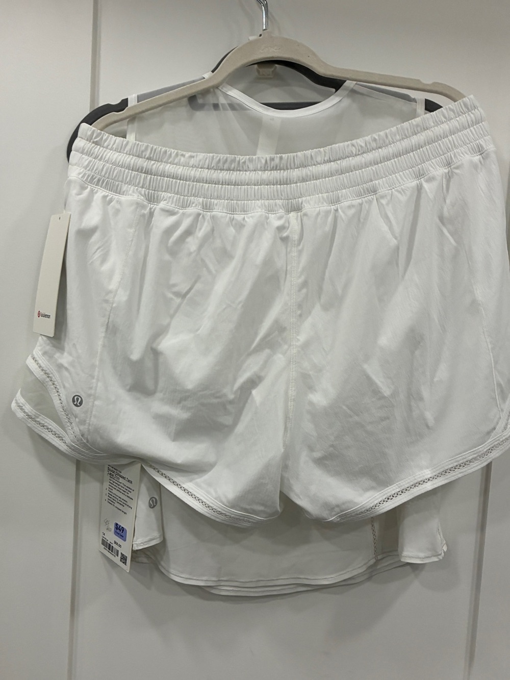 NWT Lululemon White Sculpt Cropped Tank + Hotty Hot Shorts Bundle Size 14 - Picture 2 of 6